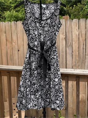 Motherhood Maternity Black & White Floral Fit-and-Flare Dress with Waist Tie SzS